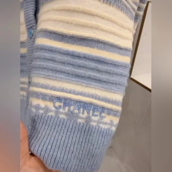 CHANEL Women's Blue and Cream Cardigan - Picture 3 of 9